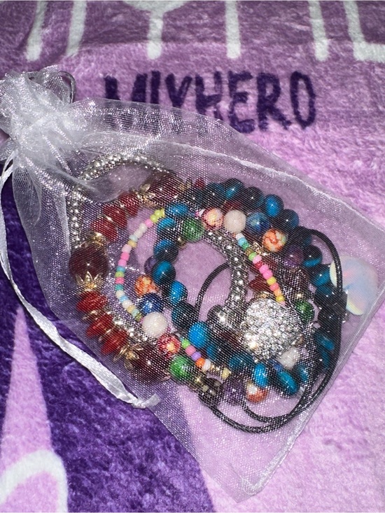 Accessories - 6 piece accessory goodie bag • retail value $100